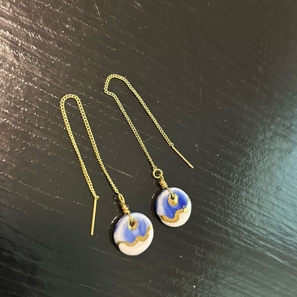 Blue and white Thread through earrings - Picture 1 of 3